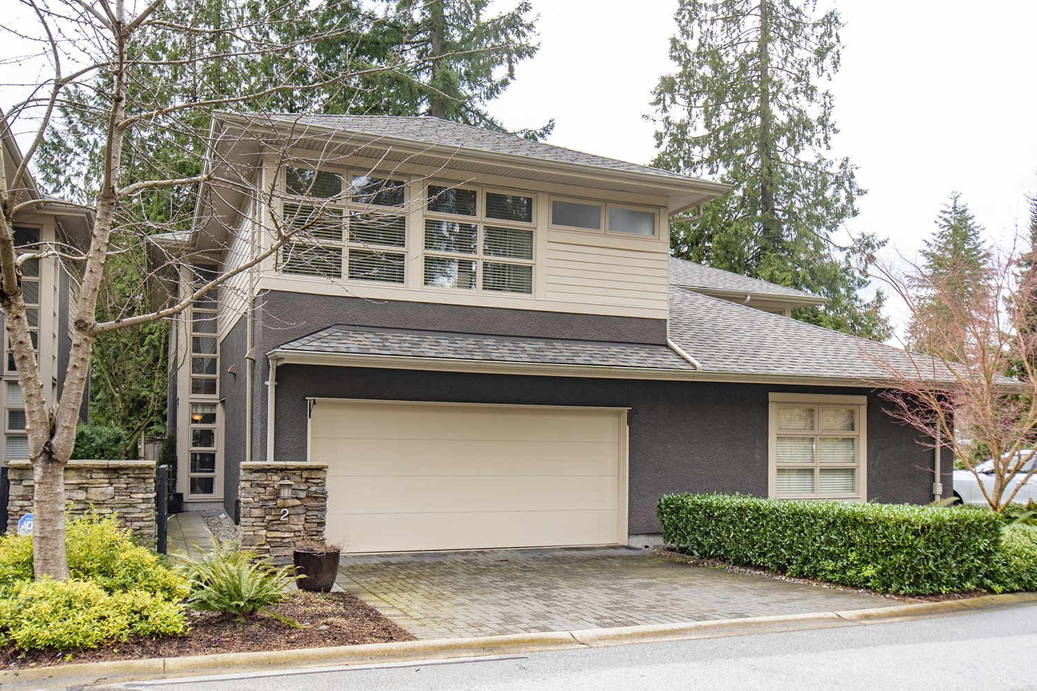SOLD!! 2 3750 Edgemont Boulevard, North Vancouver Bernadette Dunnigan